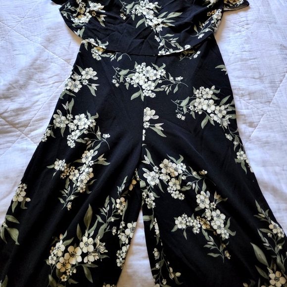 Woman's Jumpsuit (Large) - Picture 3 of 3